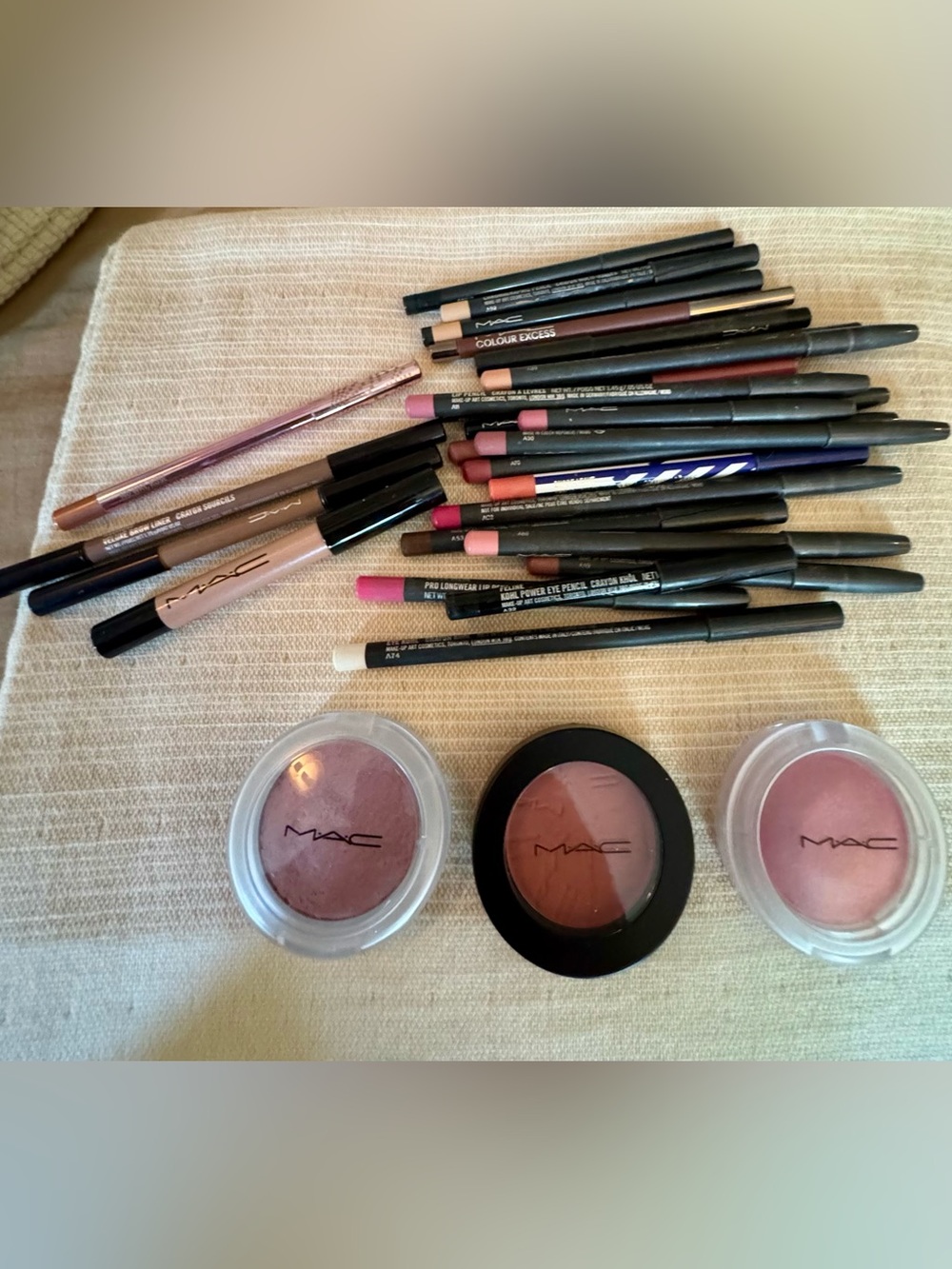 MAC Cosmetics Lip Liners & Cream Blushes Set in Pink, Mauve, Nude and Plum Tones - Picture 2 of 3